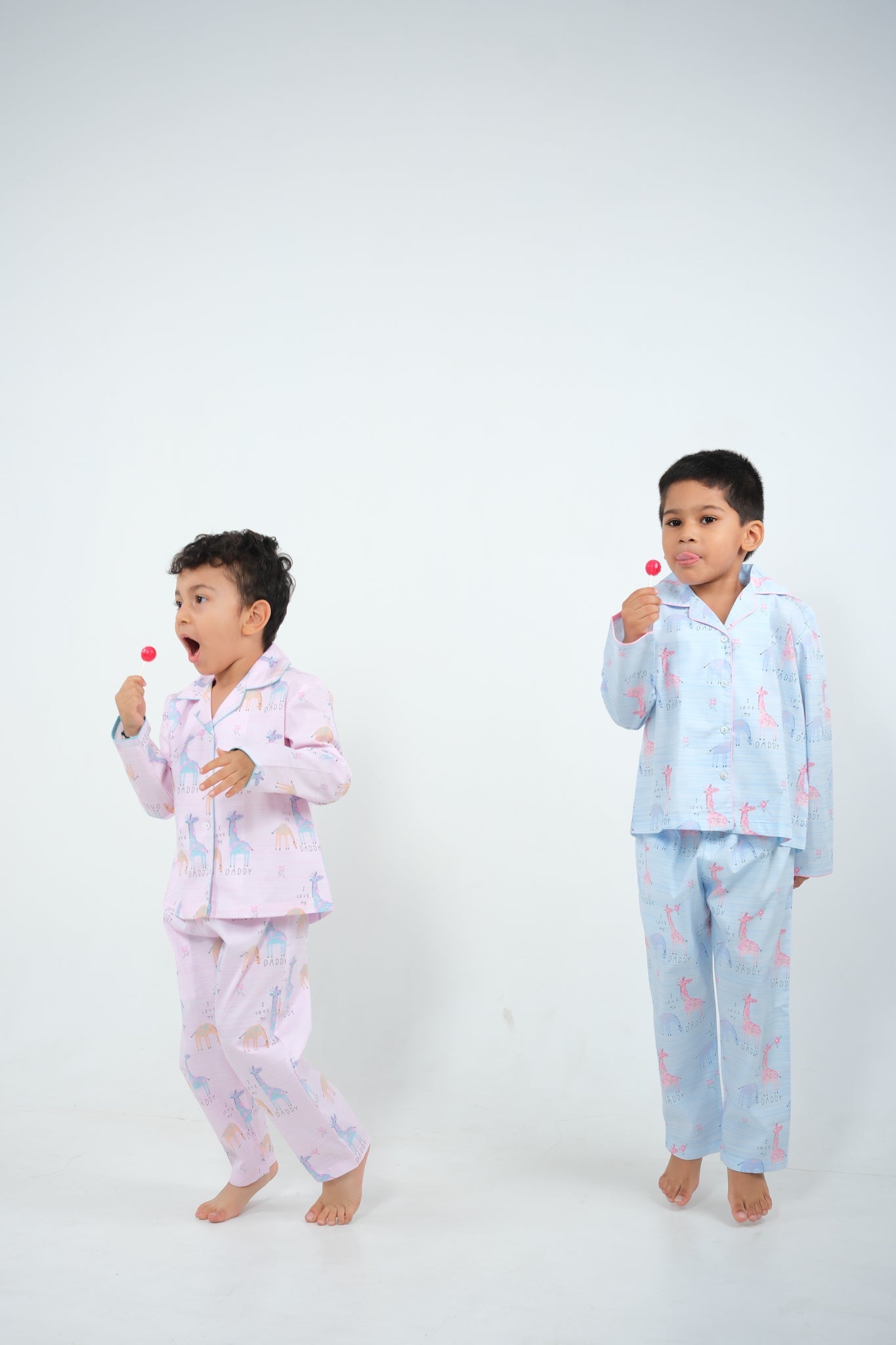 Giraffe Parade – Unisex Cotton Night Suit