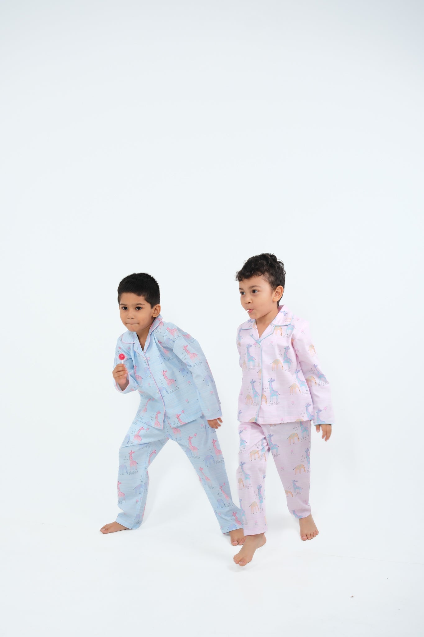 Giraffe Parade – Unisex Cotton Night Suit