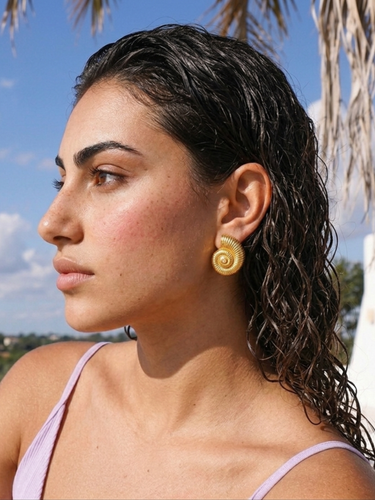 Seashell Gold Stud Earrings