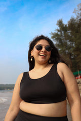 Woman wearing a round neck black top