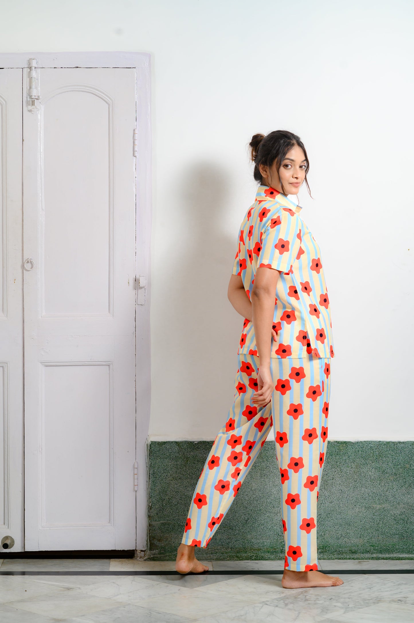 Floral Bliss: Pop Flower Print Pajama Set in Muslin Fabric